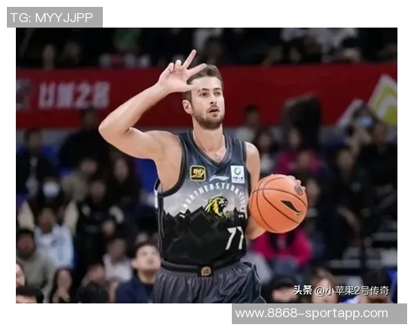 比卢普斯称赞杨瀚森篮板表现强调球队需加强篮下防守力度